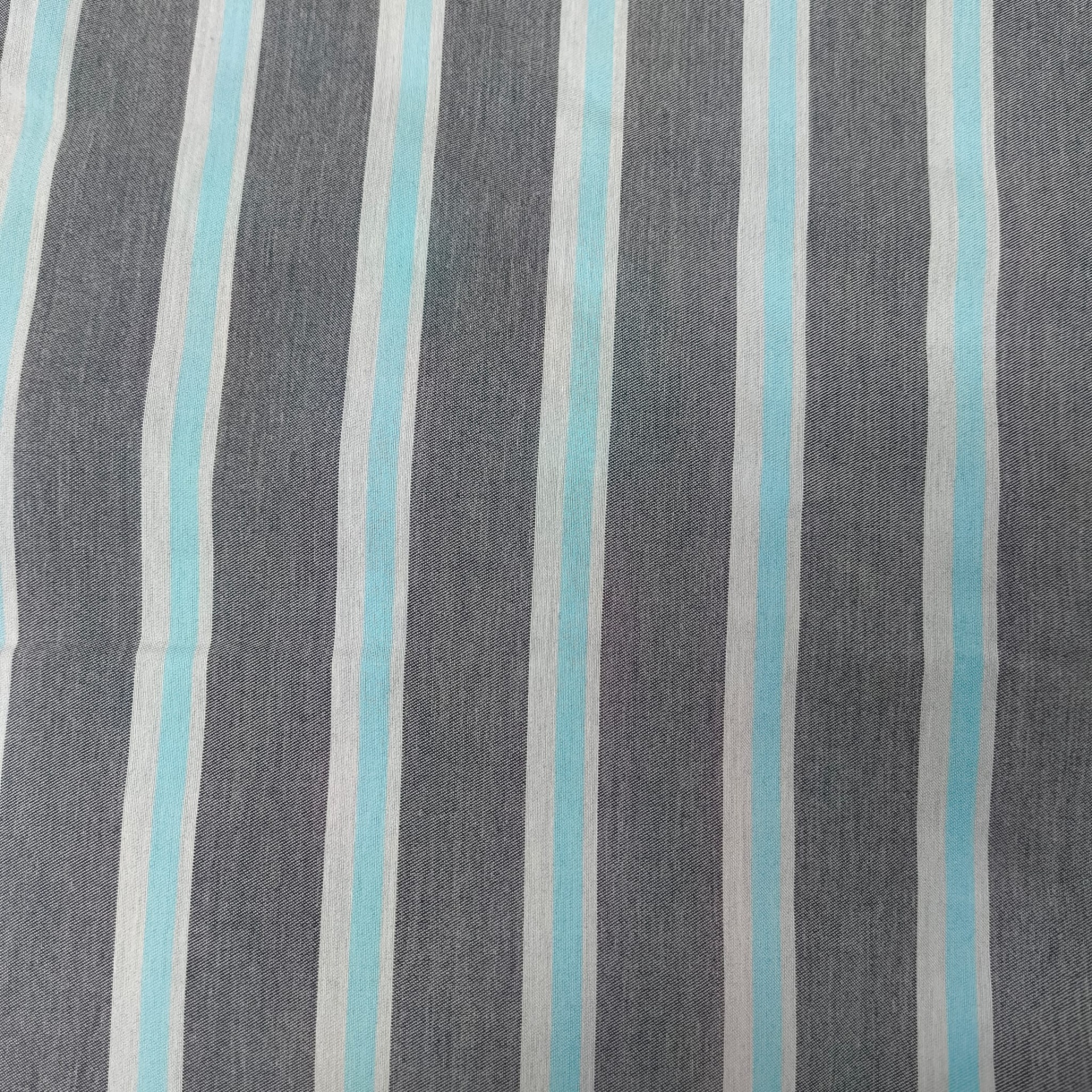 Nécessaire grande Santa Maria Manuela tecido às riscas cinzentas e azuis claras