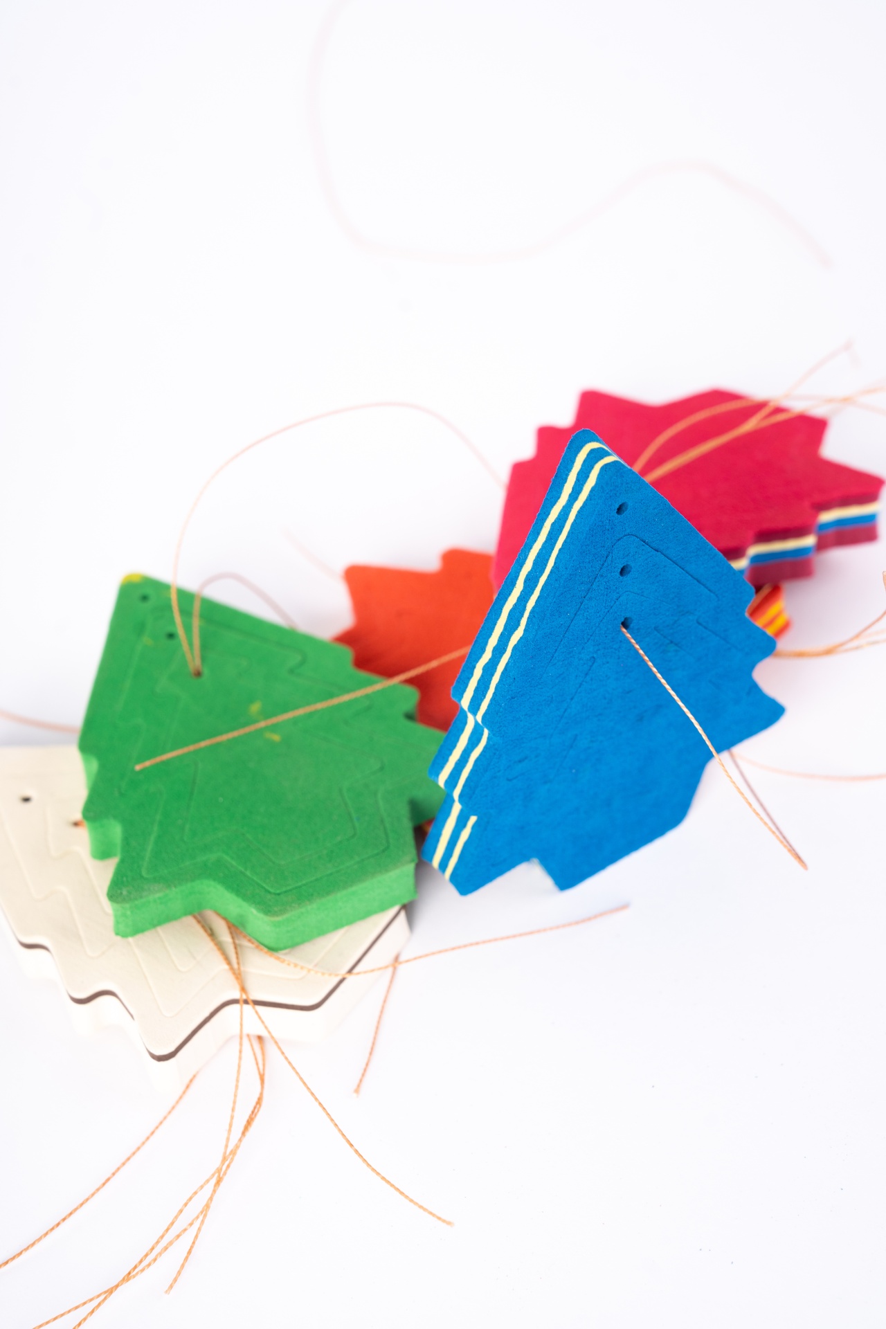 Pendentes de Natal Enfeites em feltro coloridos em formato de árvore de Natal