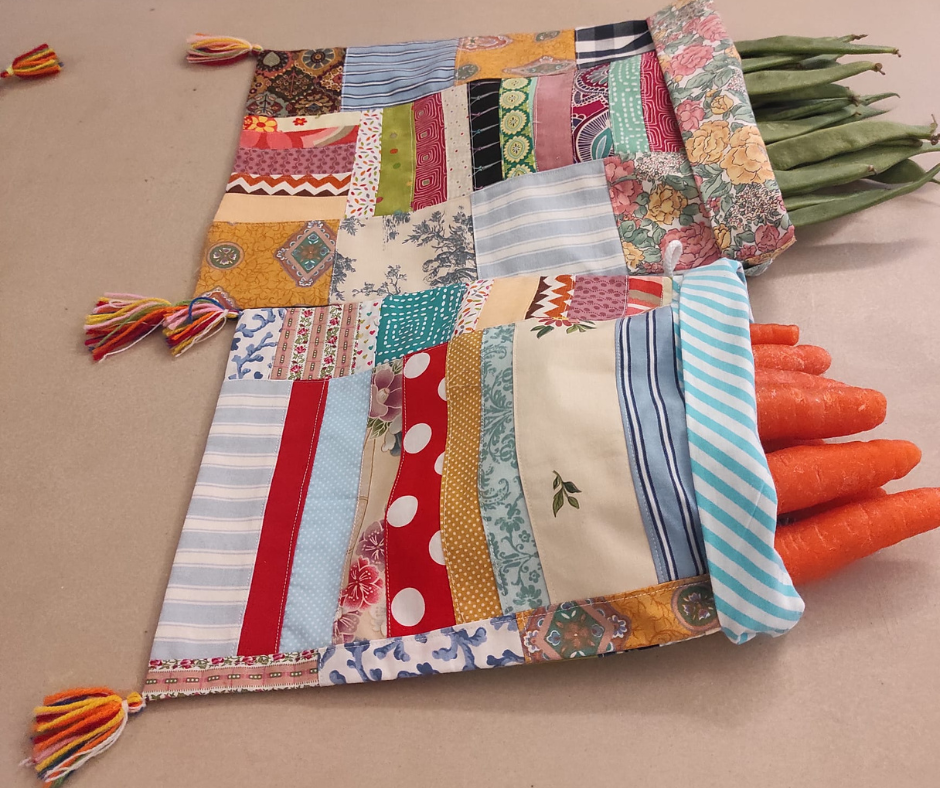 Talêgos Alentejanos Sacolas de patchwork colorido com legumes frescos