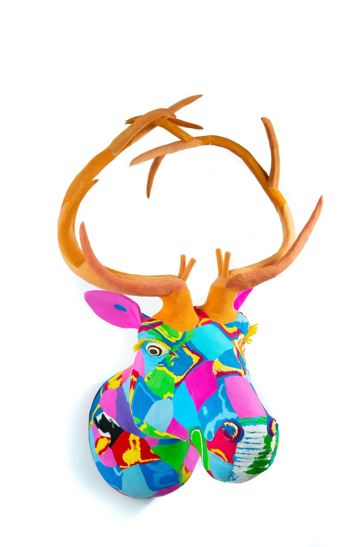 Veado de parede XL - Por encomenda Cabeça decorativa de veado colorida com hastes castanhas e orelhas rosa