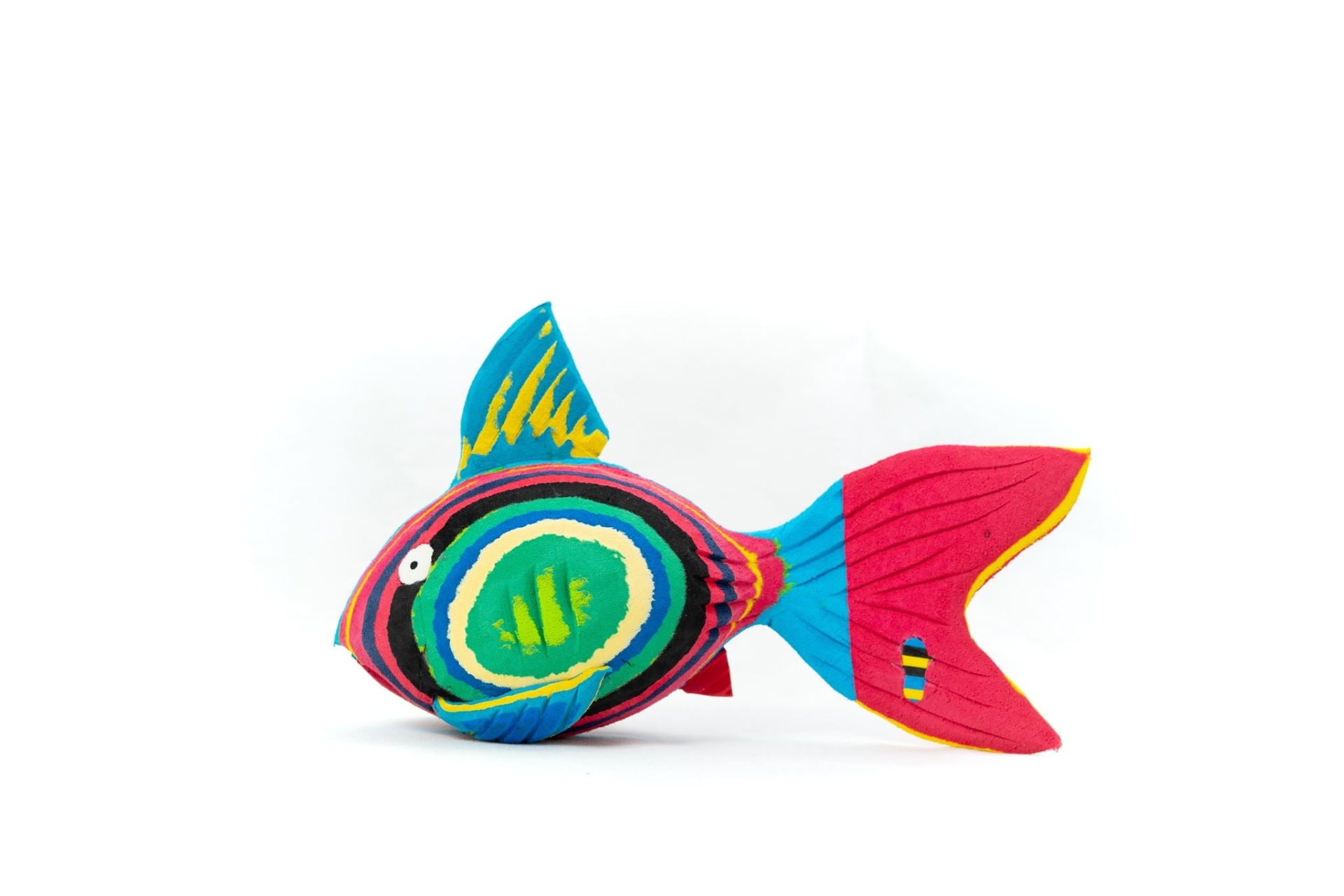 Peixe de Recife M Peixe decorativo de tecido colorido em fundo branco