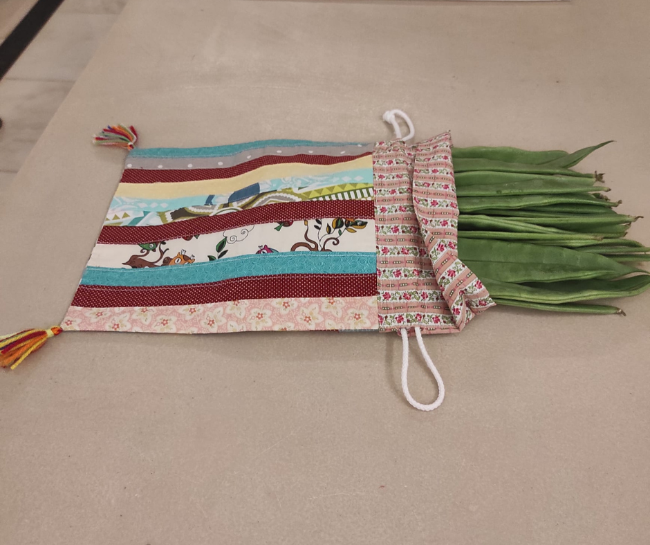 Talêgos Alentejanos Saco de tecido colorido com feijões verdes frescos