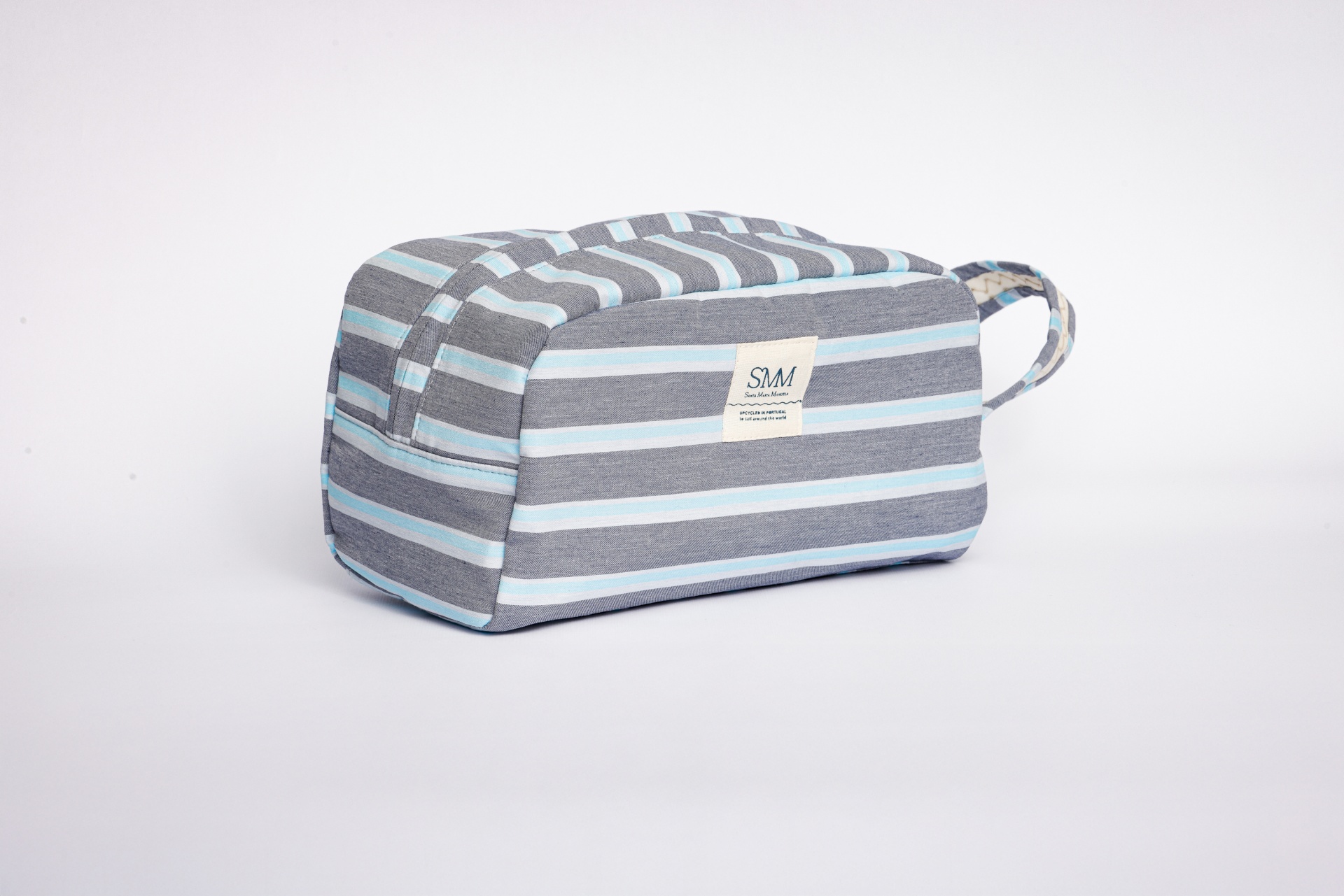 Nécessaire grande Santa Maria Manuela Necessaire retangular cinza e azul com riscas