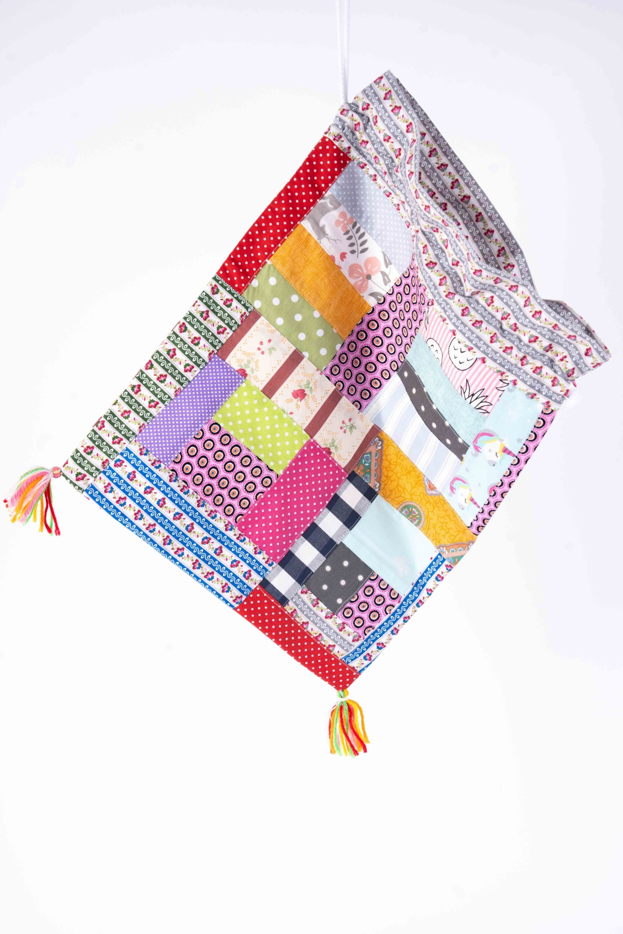 Talêgos Alentejanos Bolsa patchwork colorida com franjas multicoloridas