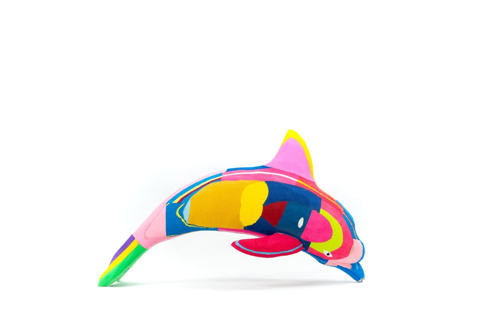 Golfinho M Pelúcia de golfinho colorido em fundo branco
