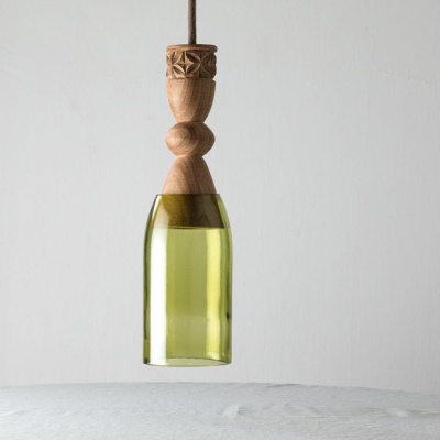 Candeeiro pendente de madeira e vidro verde