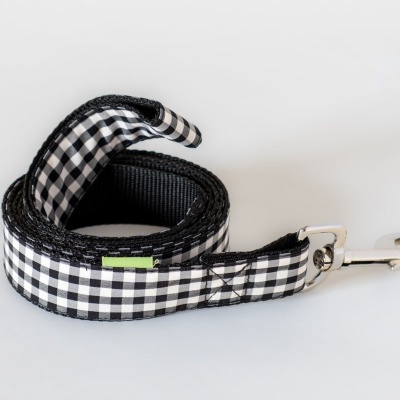 Trela para cães xadrez preto e branco com gancho metálico