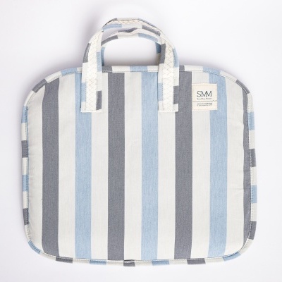 Bolsa de tecido riscada com pegas curtas e etiqueta SMM
