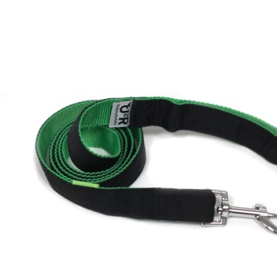 Trela para animal em tecido verde e preto com argola metálica