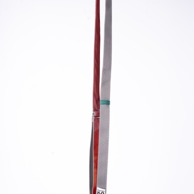 Cordão pendurado com mosquetão e etiqueta VR