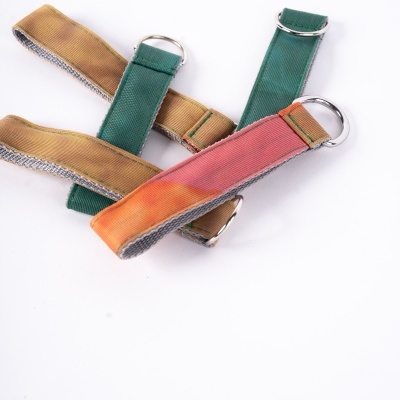 Pegas de tecido coloridas com argolas metálicas