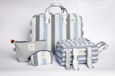 Conjunto de quatro bolsas SM com padrão riscas azul, cinzento e branco