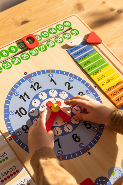 Relógio educativo de madeira colorido com calendário e ponteiros ajustáveis