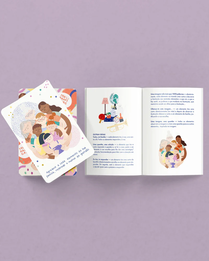 Cartas ilustradas coloridas e livro aberto com texto em português sobre gratidão e família