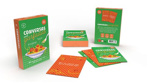 Jogo de cartas 'Conversas em Garfadas' com caixa verde e laranja e cartas visíveis.