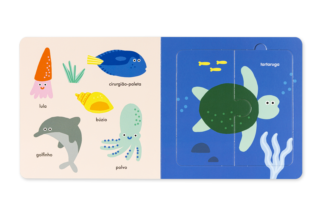 Ilustrações coloridas de animais marinhos num livro infantil com puzzle de tartaruga