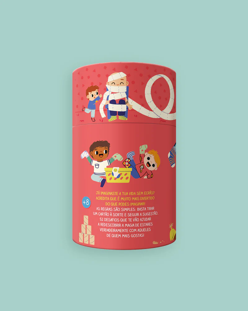 Embalagem de jogo infantil com ilustrações coloridas e texto em português.