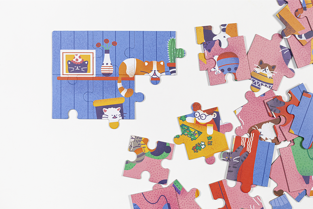 Peças de puzzle coloridas com desenho de gato, planta e fotografia em fundo azul