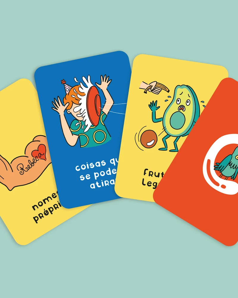 Cartas coloridas com ilustrações e textos em português sobre fundo verde claro