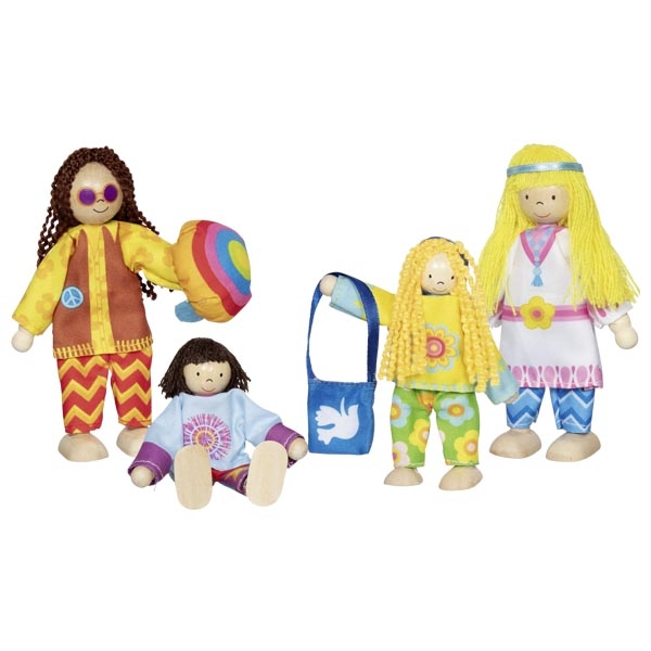 Quatro bonecos de pano hippie coloridos em fundo branco