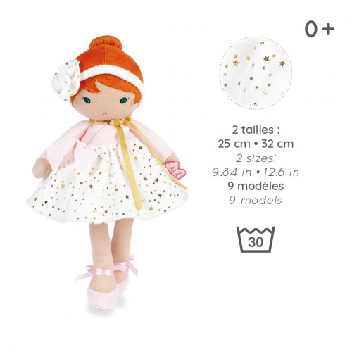 Boneca de pelúcia com vestido branco e estrelas douradas