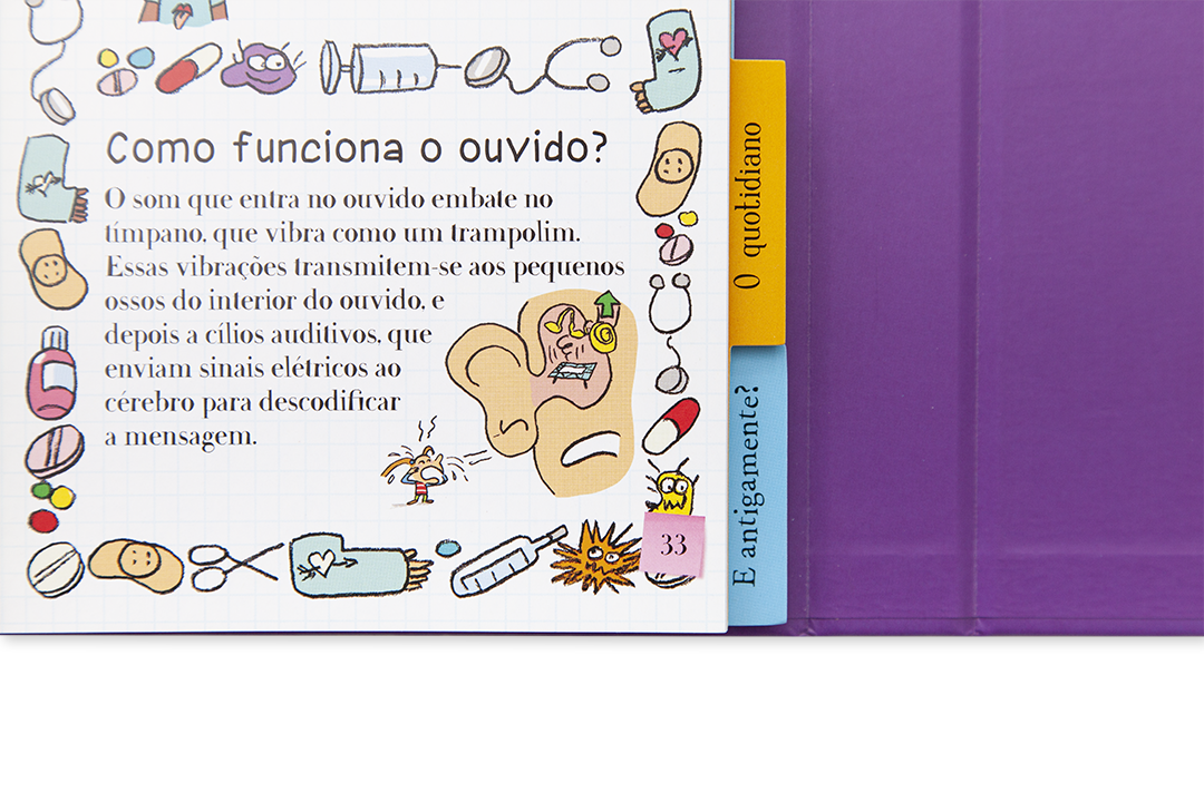 Página de livro infantil sobre o funcionamento do ouvido com ilustrações e etiquetas coloridas
