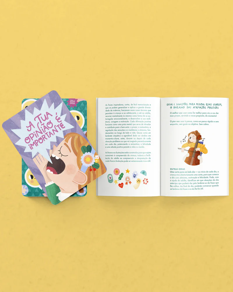 Cartas ilustradas e livro aberto com texto em português em fundo amarelo.