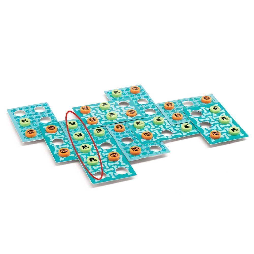 Jogo de tabuleiro modular com peças laranja e verdes e padrões de nuvens e folhas
