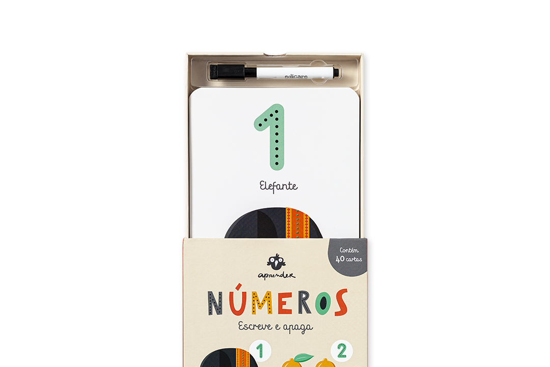 Conjunto de cartões educativos com números e marcadores apagáveis para aprendizagem