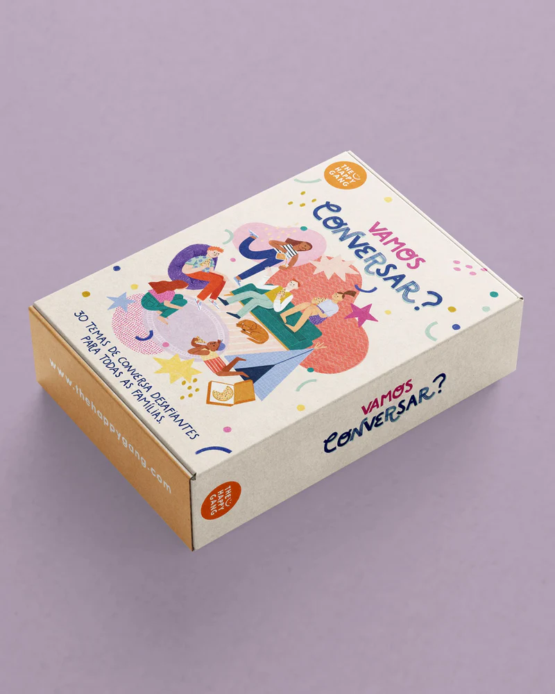 Caixa de jogo de cartas VAMOS CONVERSAR? com ilustrações coloridas sobre fundo lilás.