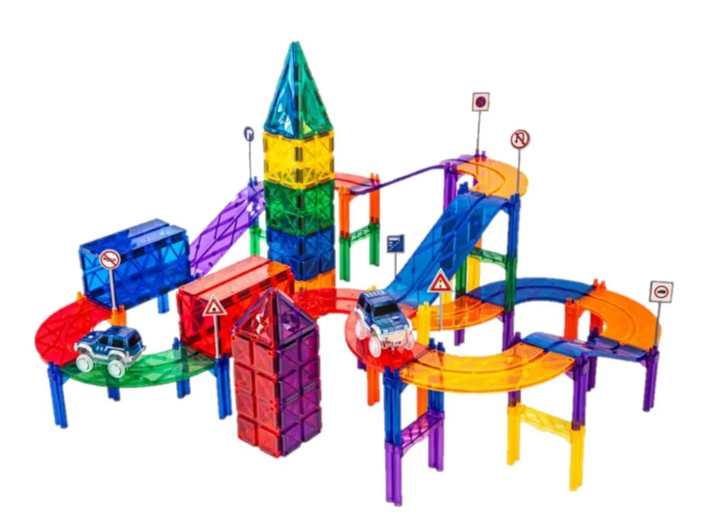 Brinquedo de estrada com peças coloridas, pistas, torres, sinais e carros