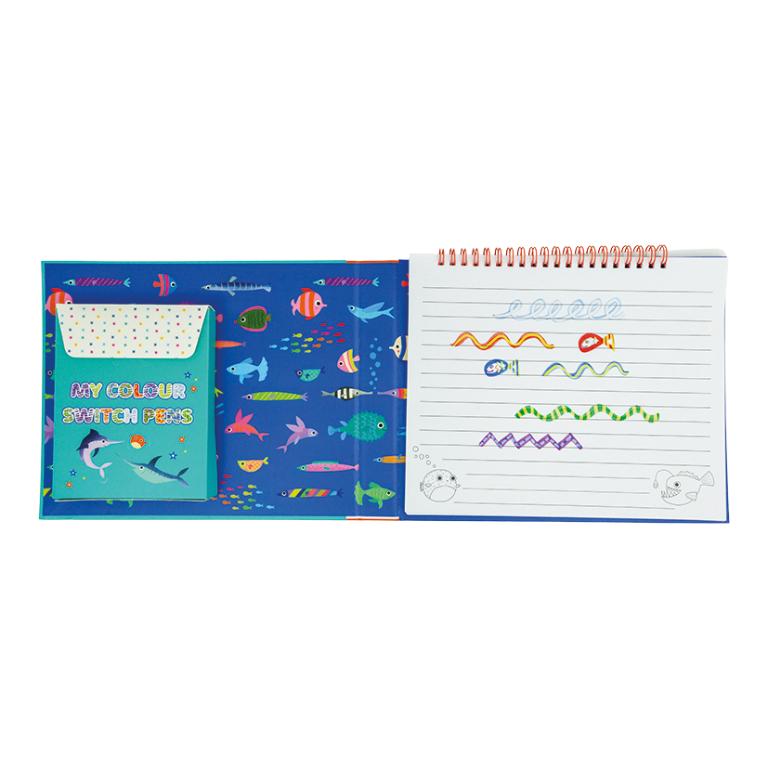 caderno de desenho com desenhos coloridos e estampa de peixes e embalagem MY COLOUR SWITCH PENS