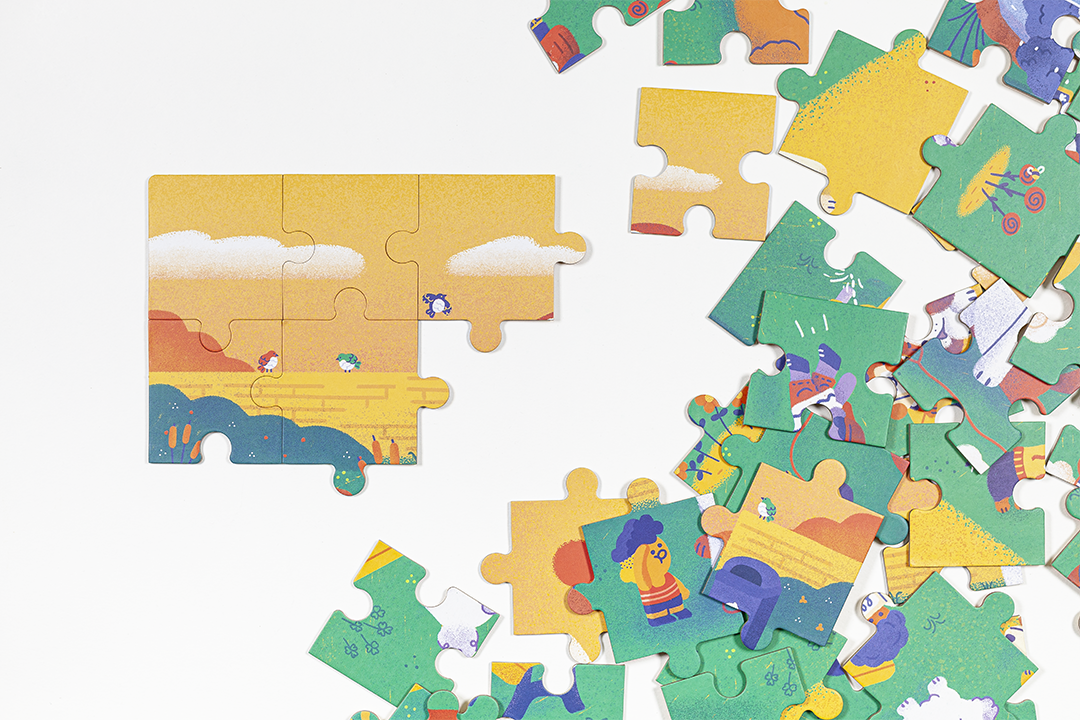 Peças de quebra-cabeças colorido com personagens e cenário em fundo branco.