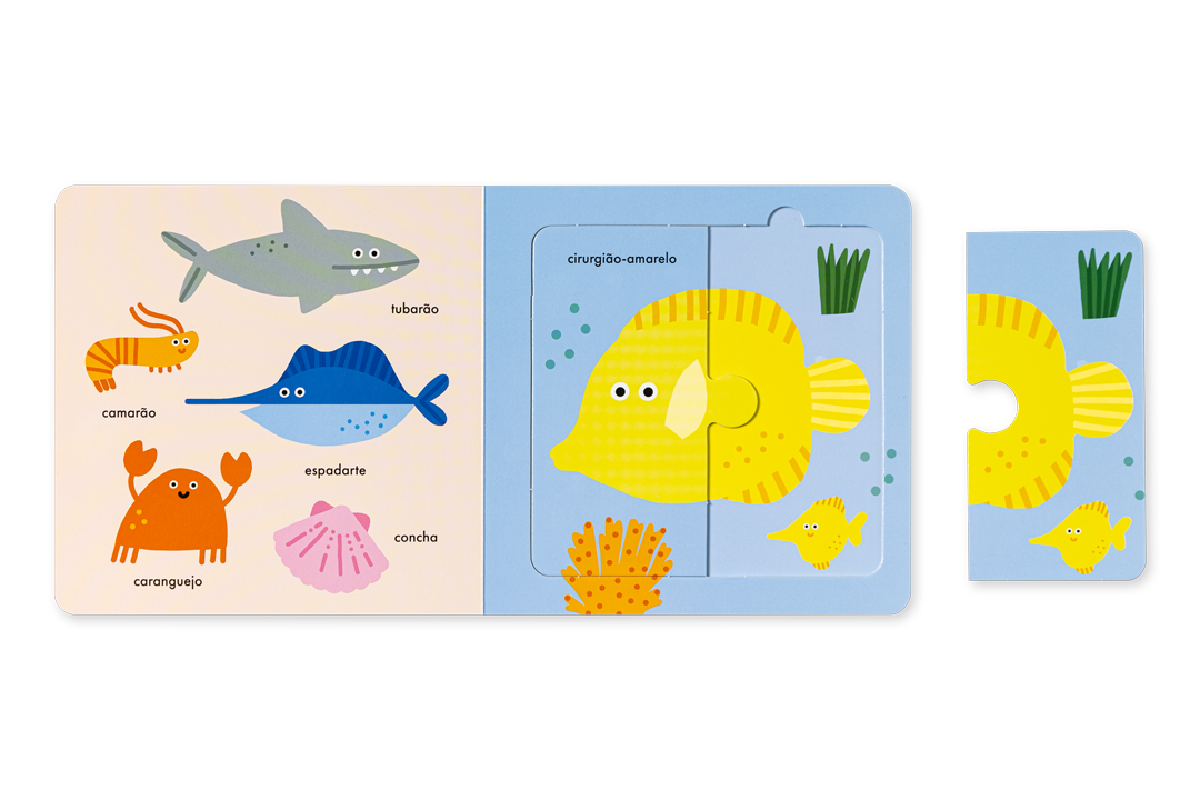 Livro infantil com ilustrações de animais marinhos e puzzle destacável de peixe amarelo