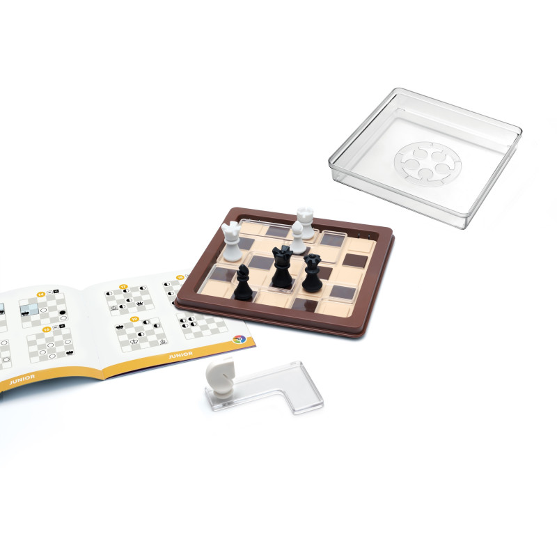 Jogo de xadrez magnético com tabuleiro castanho, peças brancas e pretas, recipiente transparente e manual aberto