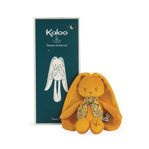 Peluches Kaloo amarelo com laço estampado e caixa azul com ilustração