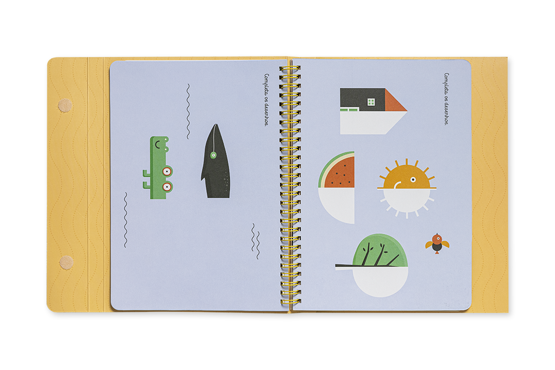 Livro infantil aberto com desenhos coloridos simples em páginas lilás e capa amarela.