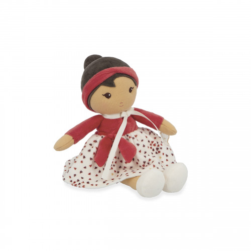Boneca de pano vestida com vestido de corações e camisola vermelha