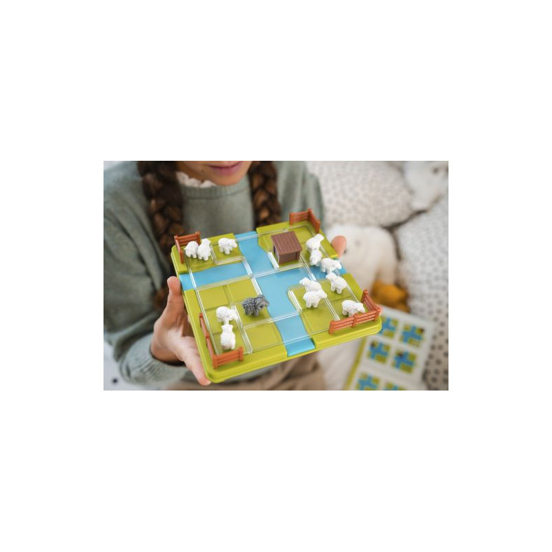 Tabuleiro de jogo infantil com ovelhas e cercas coloridas