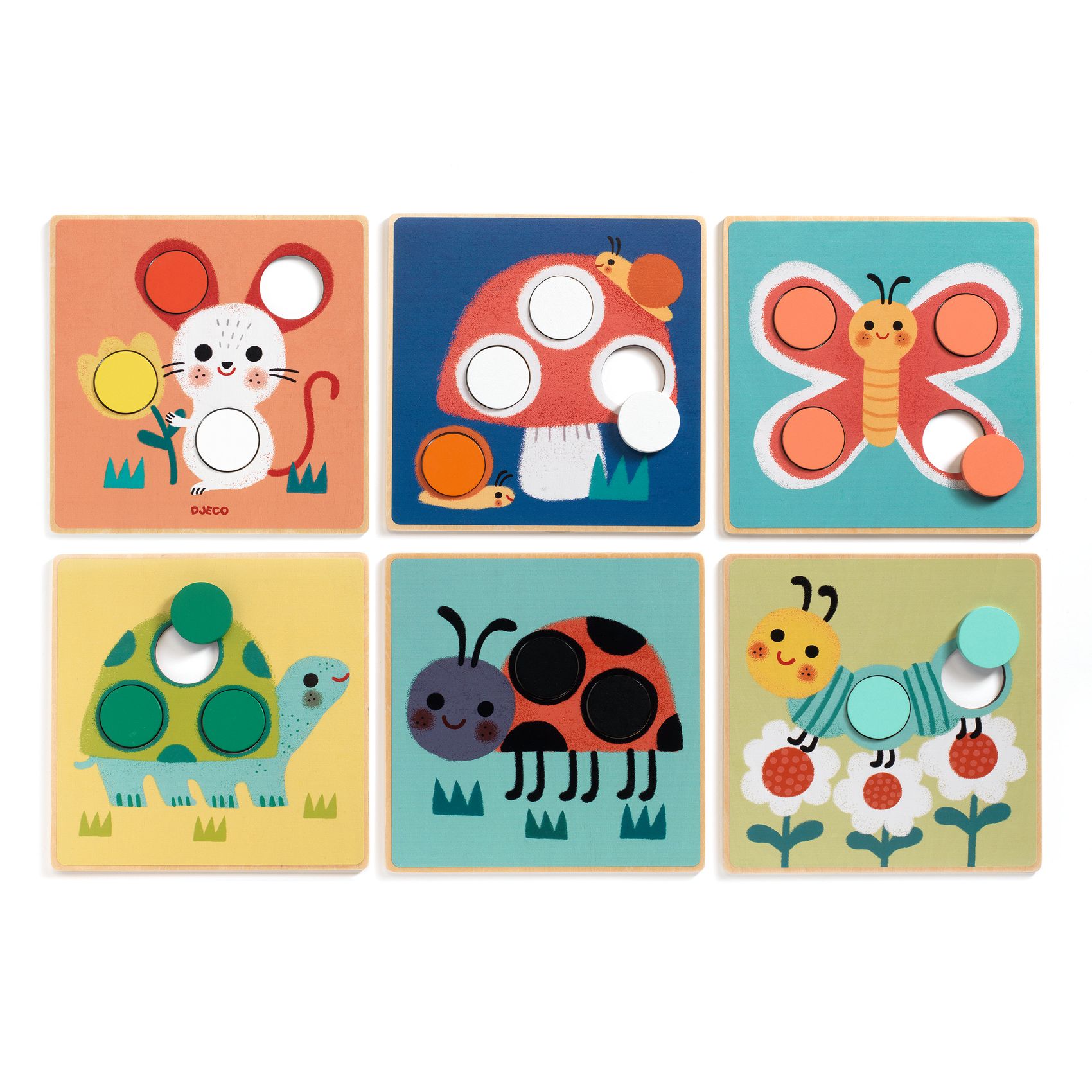 Puzzles de madeira coloridos com animais e objetos para crianças.