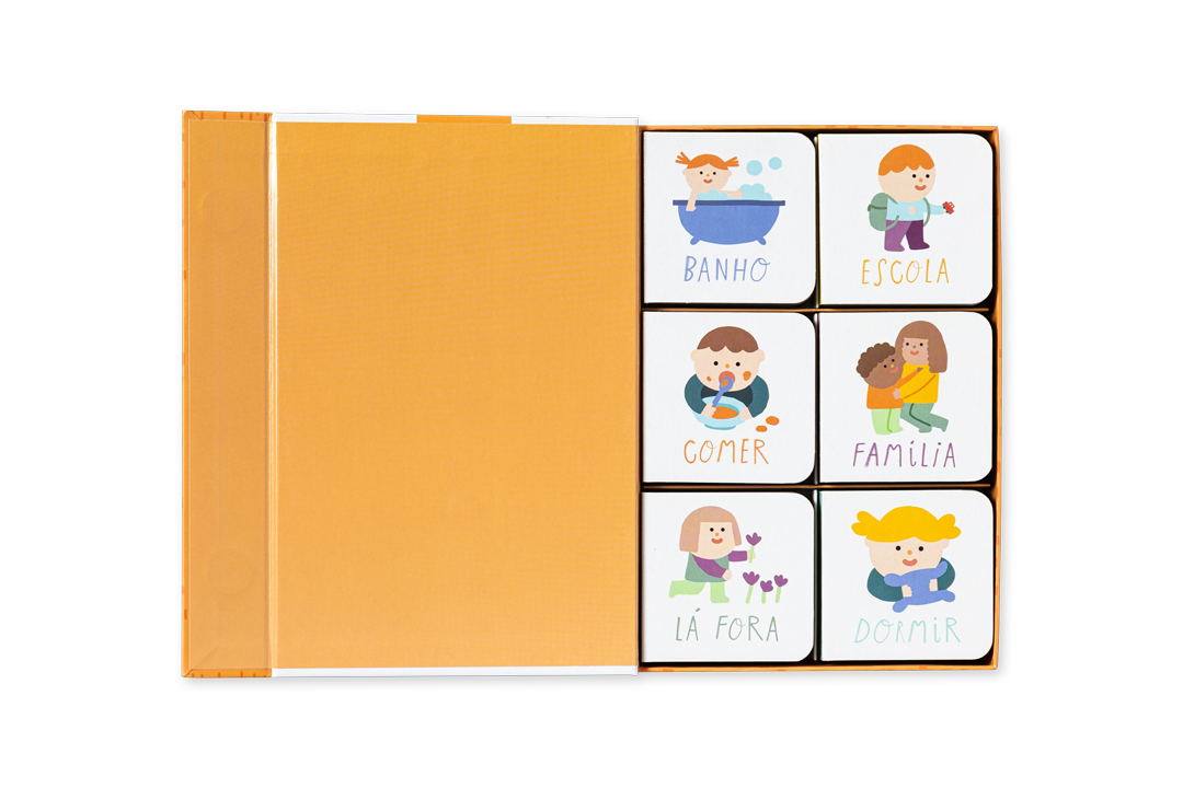Conjunto de blocos de madeira ilustrados com atividades infantis