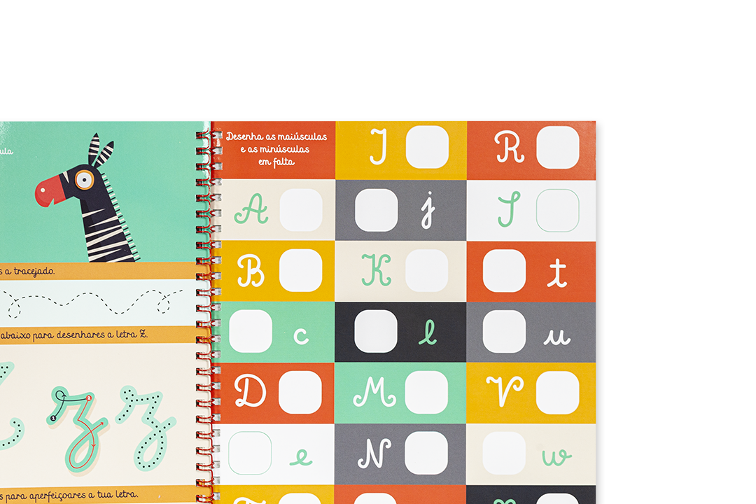 Livro infantil de atividades com letras coloridas e ilustração de zebra