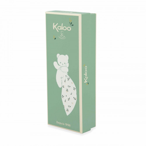 Caixa verde Kaloo com ursinho e pano floral em fundo branco