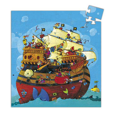Puzzle ilustrado de navio pirata colorido com personagens e velas brancas no mar