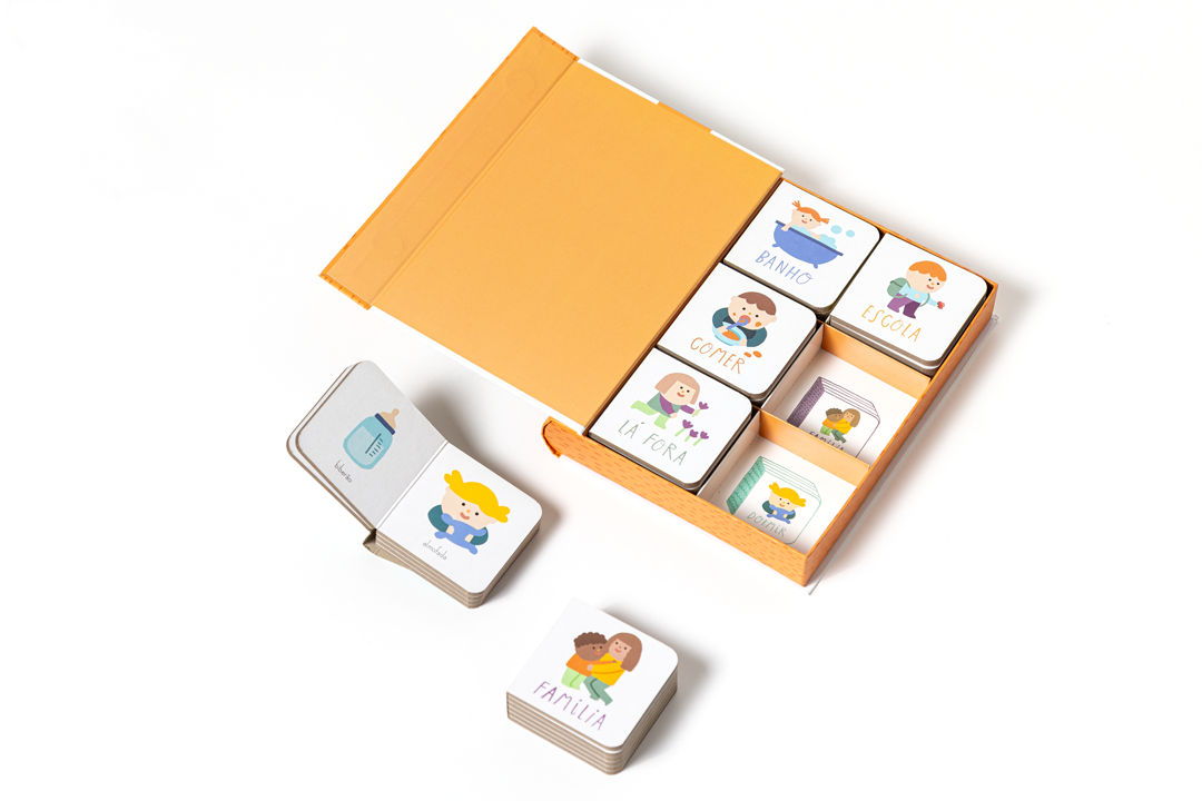 jogo de cartas infantis com ilustrações coloridas em caixa laranja