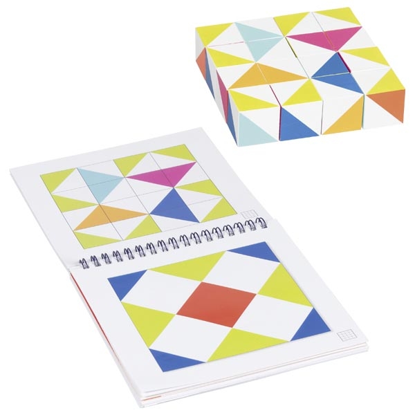 Jogo de blocos de madeira coloridos com caderno de desafios geométricos