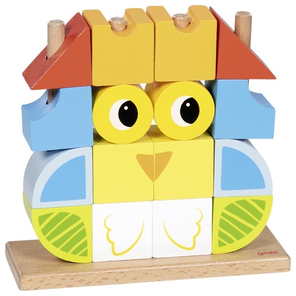 Brinquedo de blocos de madeira coloridos formando uma coruja