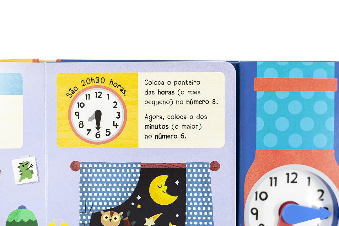 Livro educativo infantil com relógio de plástico e texto em português