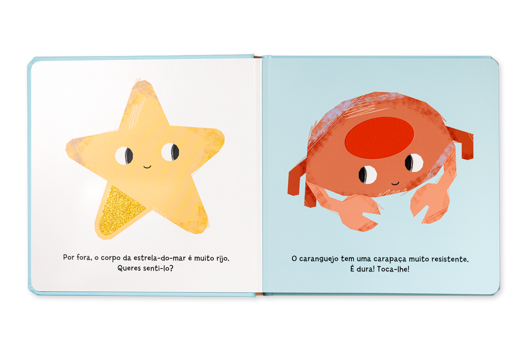 Livro infantil aberto com ilustrações de uma estrela-do-mar amarela e um caranguejo vermelho e texto em português.