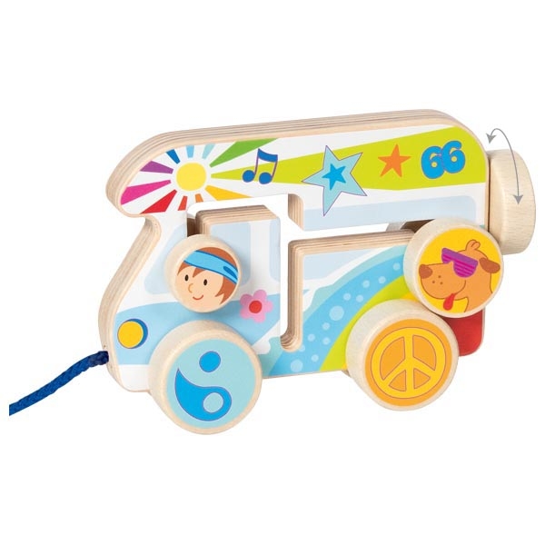 Brinquedo de madeira em forma de autocarro colorido com personagens e símbolos nas rodas.